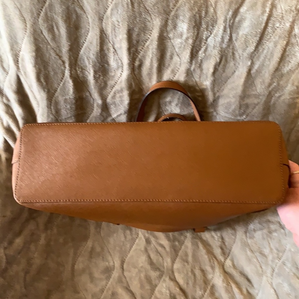 Michael Kors Large Tan Shoulder Bag - Picture 10 of 10
